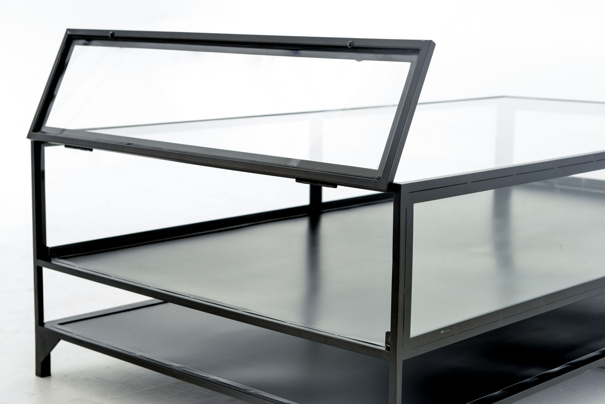 FOU-MIRROR COFFEE TABLE DETAIL